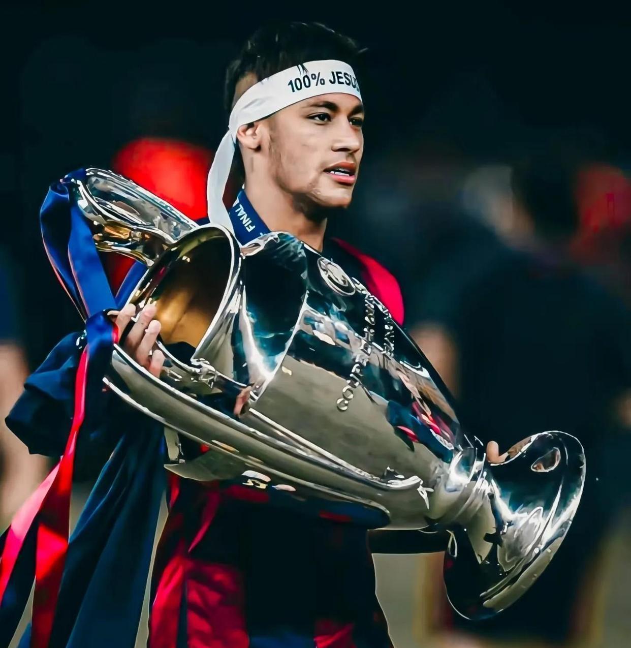 中国队前途光明！，内马尔新星战术调整表现突出赢得满堂喝彩(内马尔中国行)