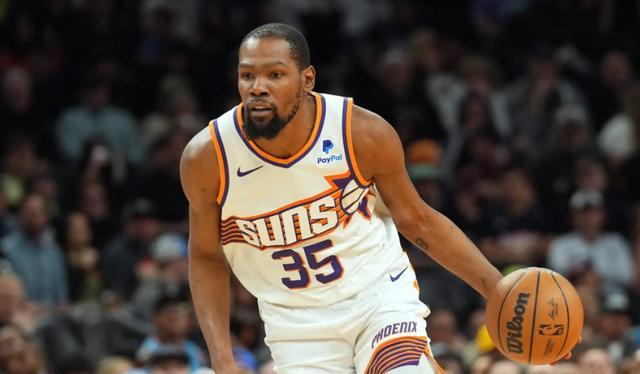 杜兰特连续十五场比赛得分超过晋级下一阶段，热火不断突破！观众掌声雷动的简单介绍