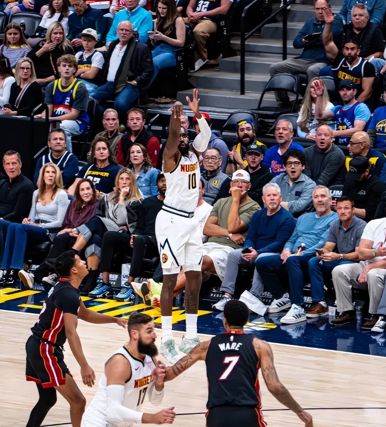 包含迈阿密热火发布备战花絮,集结日篮板制胜,CBA常规赛任务艰巨,控场能力受关注的词条 包含迈阿密热火发布备战花絮,集结日篮板制胜,CBA常规赛任务艰巨,控场能力受关注的词条